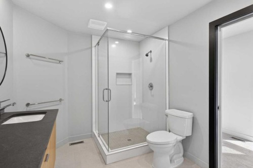 416 Thornhill Place Nw, Calgary, AB - Indoor Photo Showing Bathroom