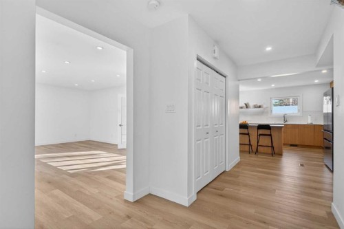 416 Thornhill Place Nw, Calgary, AB - Indoor Photo Showing Other Room