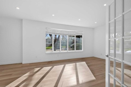 416 Thornhill Place Nw, Calgary, AB - Indoor Photo Showing Other Room