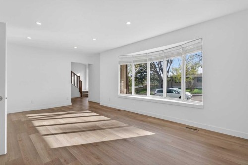 416 Thornhill Place Nw, Calgary, AB - Indoor Photo Showing Other Room