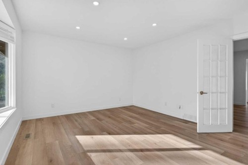 416 Thornhill Place Nw, Calgary, AB - Indoor Photo Showing Other Room