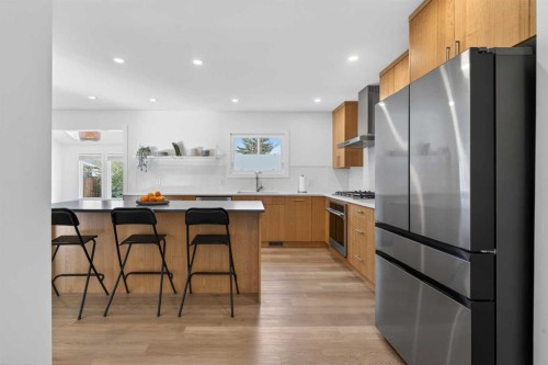 416 Thornhill Place Nw, Calgary, AB - Indoor Photo Showing Kitchen With Upgraded Kitchen
