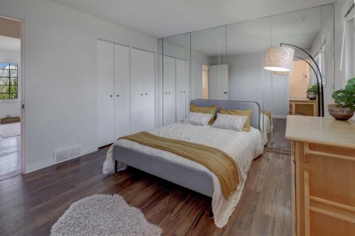 460 Parkridge Crescent Se, Calgary, AB - Indoor Photo Showing Bedroom