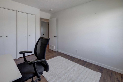 460 Parkridge Crescent Se, Calgary, AB - Indoor Photo Showing Office