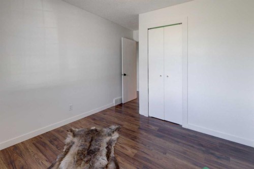 460 Parkridge Crescent Se, Calgary, AB - Indoor Photo Showing Other Room
