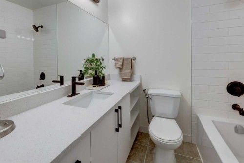 460 Parkridge Crescent Se, Calgary, AB - Indoor Photo Showing Bathroom