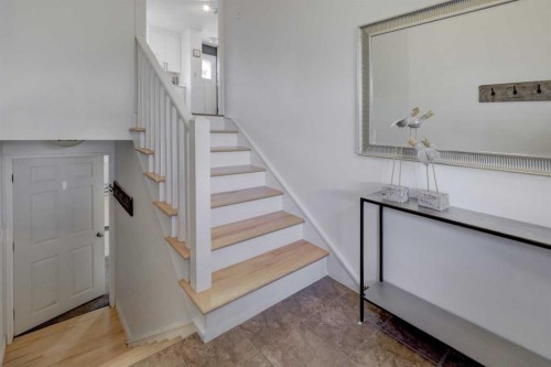 460 Parkridge Crescent Se, Calgary, AB - Indoor Photo Showing Other Room