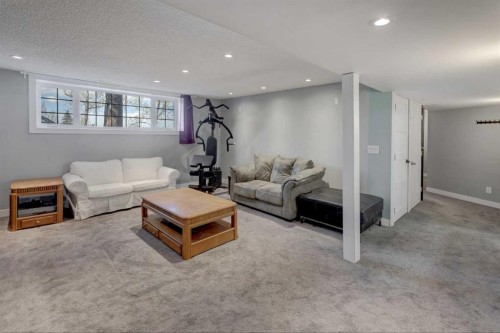 460 Parkridge Crescent Se, Calgary, AB - Indoor