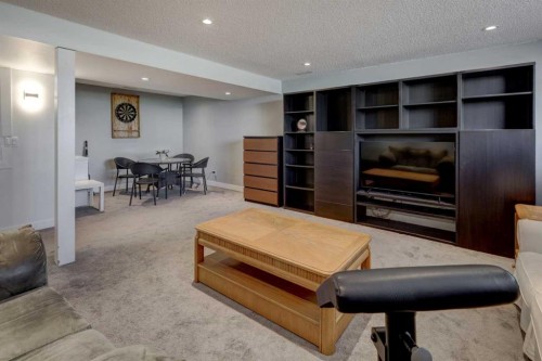 460 Parkridge Crescent Se, Calgary, AB - Indoor