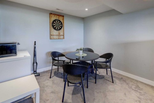 460 Parkridge Crescent Se, Calgary, AB - Indoor Photo Showing Other Room