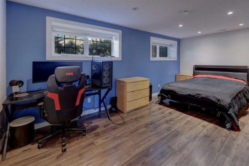 460 Parkridge Crescent Se, Calgary, AB - Indoor Photo Showing Bedroom