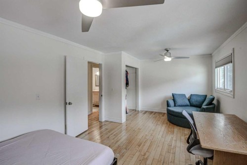 8116 33 Avenue Nw, Calgary, AB - Indoor Photo Showing Bedroom