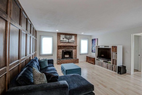 8116 33 Avenue Nw, Calgary, AB - Indoor Photo Showing Living Room With Fireplace