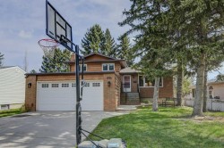 8116 33 Avenue NW Calgary, AB T3B 1L8