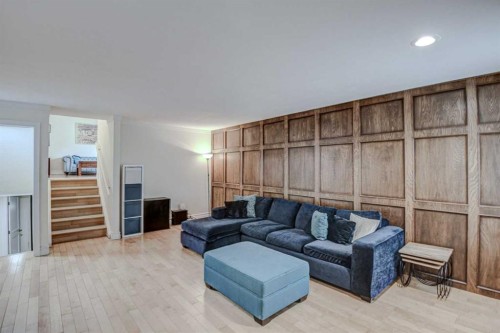 8116 33 Avenue Nw, Calgary, AB - Indoor Photo Showing Other Room