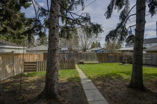8116 33 Avenue Nw, Calgary, AB - Outdoor With Backyard