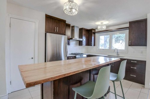 8116 33 Avenue Nw, Calgary, AB - Indoor Photo Showing Kitchen