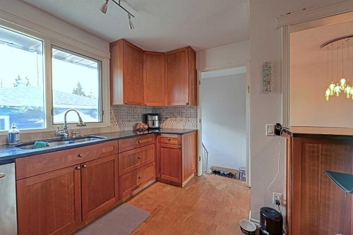 5940 Dalkeith Hill Nw, Calgary, AB - Indoor Photo Showing Kitchen With Double Sink