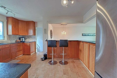 5940 Dalkeith Hill Nw, Calgary, AB - Indoor Photo Showing Kitchen