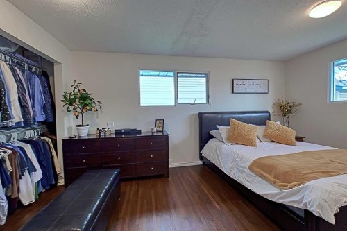 5940 Dalkeith Hill Nw, Calgary, AB - Indoor Photo Showing Bedroom