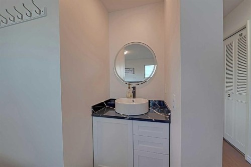 5940 Dalkeith Hill Nw, Calgary, AB - Indoor Photo Showing Bathroom