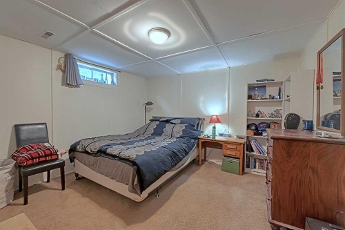 5940 Dalkeith Hill Nw, Calgary, AB - Indoor Photo Showing Bedroom