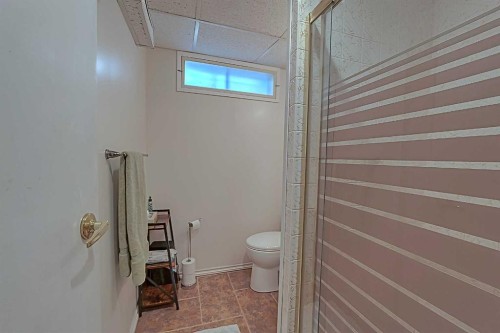 5940 Dalkeith Hill Nw, Calgary, AB - Indoor Photo Showing Bathroom
