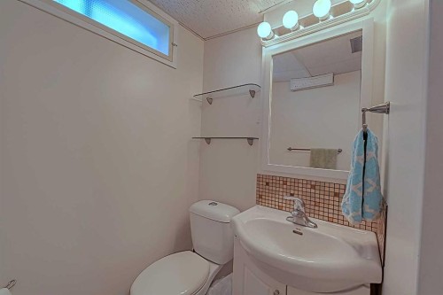 5940 Dalkeith Hill Nw, Calgary, AB - Indoor Photo Showing Bathroom