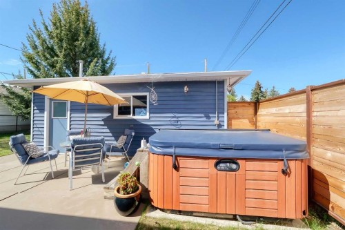5940 Dalkeith Hill Nw, Calgary, AB - Outdoor With Exterior