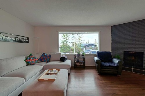 5940 Dalkeith Hill Nw, Calgary, AB - Indoor Photo Showing Living Room