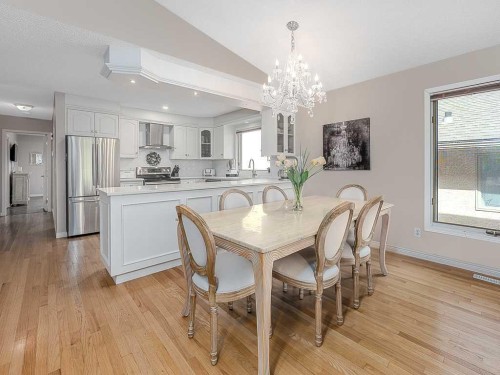 136 24 Avenue Nw, Calgary, AB - Indoor Photo Showing Dining Room