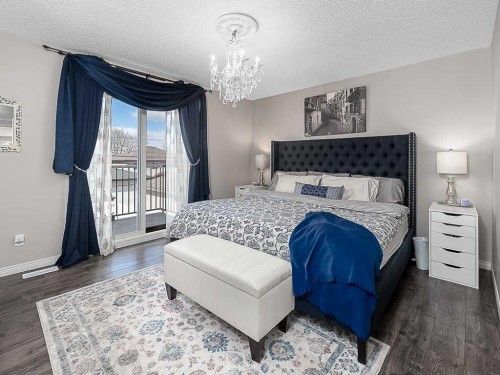 136 24 Avenue Nw, Calgary, AB - Indoor Photo Showing Bedroom