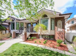 136 24 Avenue NWCalgary, AB T2M 1W9
