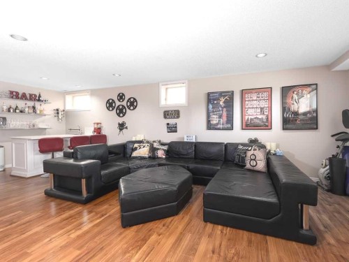136 24 Avenue Nw, Calgary, AB - Indoor Photo Showing Living Room