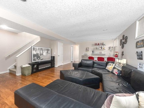 136 24 Avenue Nw, Calgary, AB - Indoor Photo Showing Living Room