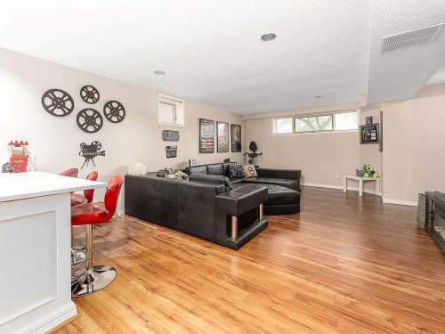 136 24 Avenue Nw, Calgary, AB - Indoor