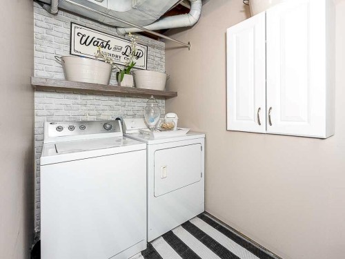 136 24 Avenue Nw, Calgary, AB - Indoor Photo Showing Laundry Room