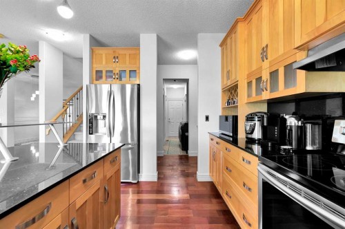 69-39 Strathlea Common Sw, Calgary, AB - Indoor Photo Showing Kitchen