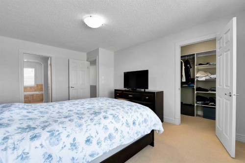 69-39 Strathlea Common Sw, Calgary, AB - Indoor Photo Showing Bedroom