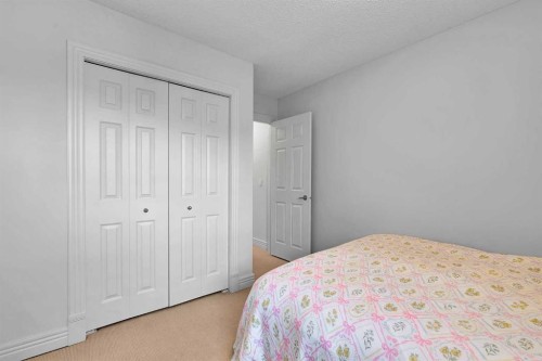 69-39 Strathlea Common Sw, Calgary, AB - Indoor Photo Showing Bedroom