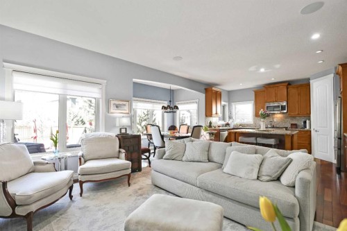 611 Montgomery Close Se, High River, AB - Indoor Photo Showing Living Room