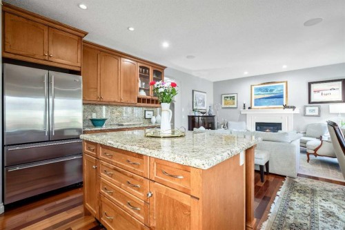 611 Montgomery Close Se, High River, AB - Indoor Photo Showing Kitchen