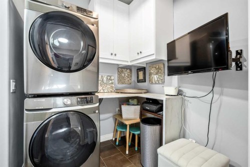 611 Montgomery Close Se, High River, AB - Indoor Photo Showing Laundry Room