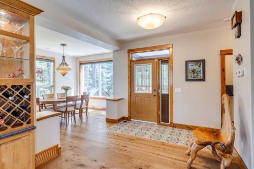 4 Highlands Place, Bragg Creek, AB - Indoor Photo Showing Dining Room