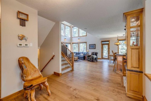 4 Highlands Place, Bragg Creek, AB - Indoor