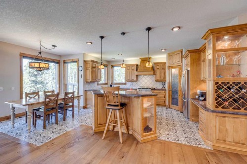 4 Highlands Place, Bragg Creek, AB - Indoor