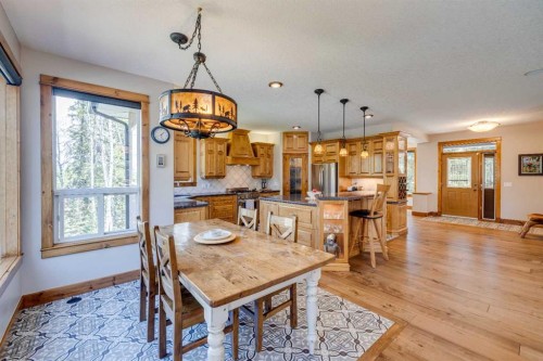 4 Highlands Place, Bragg Creek, AB - Indoor Photo Showing Dining Room