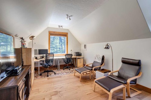 4 Highlands Place, Bragg Creek, AB - Indoor Photo Showing Office