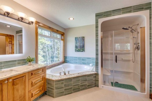 4 Highlands Place, Bragg Creek, AB - Indoor Photo Showing Bathroom