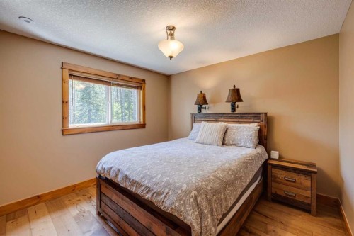 4 Highlands Place, Bragg Creek, AB - Indoor Photo Showing Bedroom